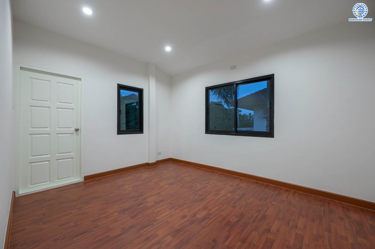 บ้านมือสองตกแต่งใหม่ โครงการ บ้านสาวิตรี พุทธมณฑลสาย3 เนื้อที่ 57.3 ตร.ว. ฟังก์ชัน 3 ห้องนอน 2 ห้องน้ำ จอดรถได้ 1 คัน บนทำเลใกล้ทางคู่ขนานลอยฟ้าบรมราชชนนี ม.มหิดล เซ็นทรัลศาลายา และรายล้อมด้วยสิ่งอำนวยความสะดวกครบ